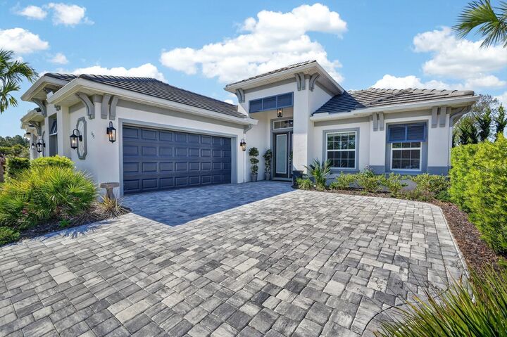 Property Photo: 635 Mahogany Run FL 32137