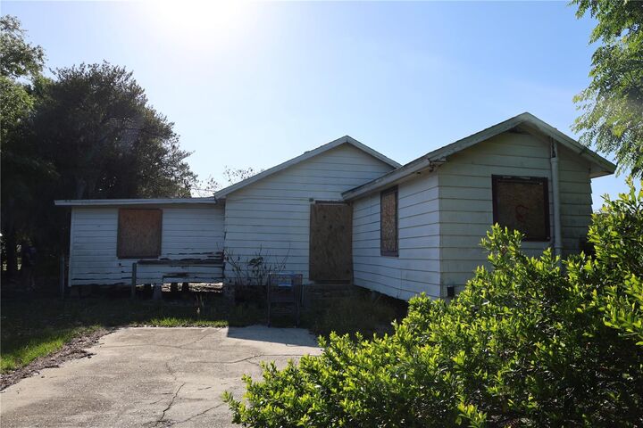 Property Photo:  232 C Street  FL 33853 