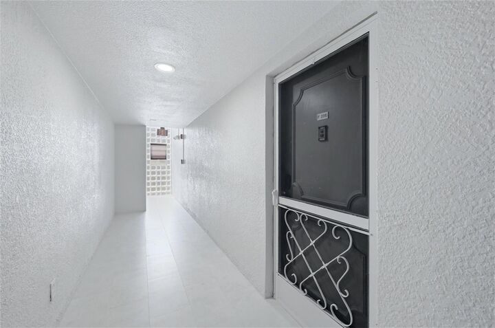 Property Photo:  2100 Benjamin Franklin Drive 205  FL 34236 