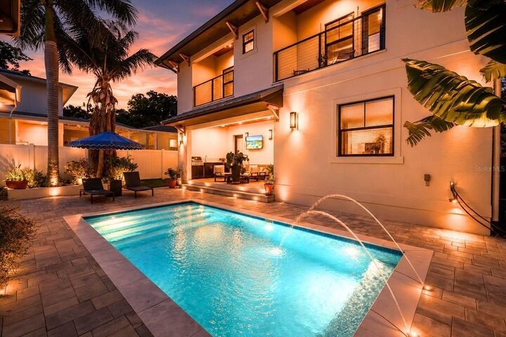 Property Photo: 770 21st Avenue N FL 33704