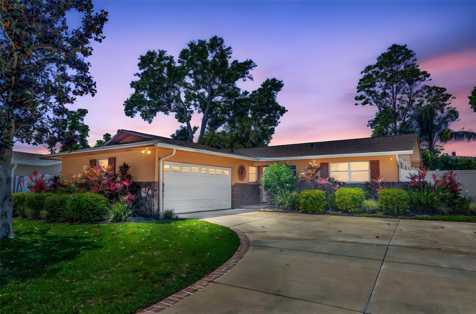 Property Photo: 13140 111th Lane FL 33778