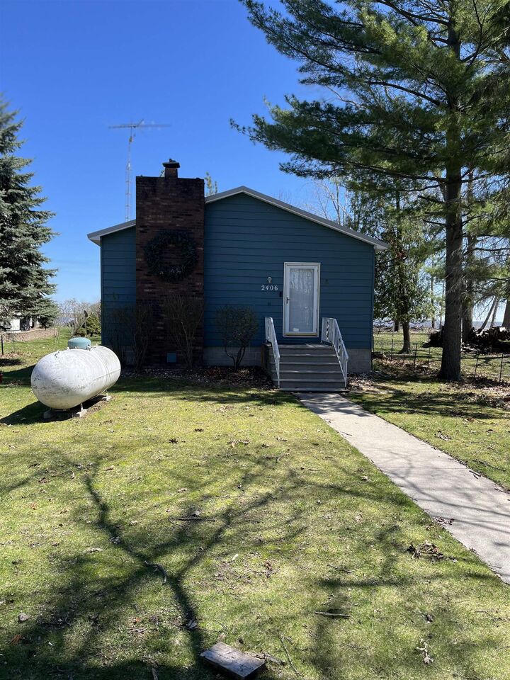 Property Photo:  2406 Oak Road  MI 48650 