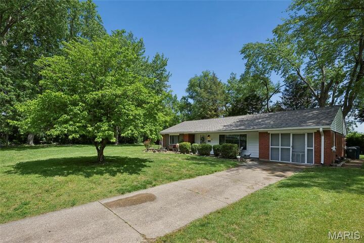 Property Photo: 9 Hazelwood Court MO 63042