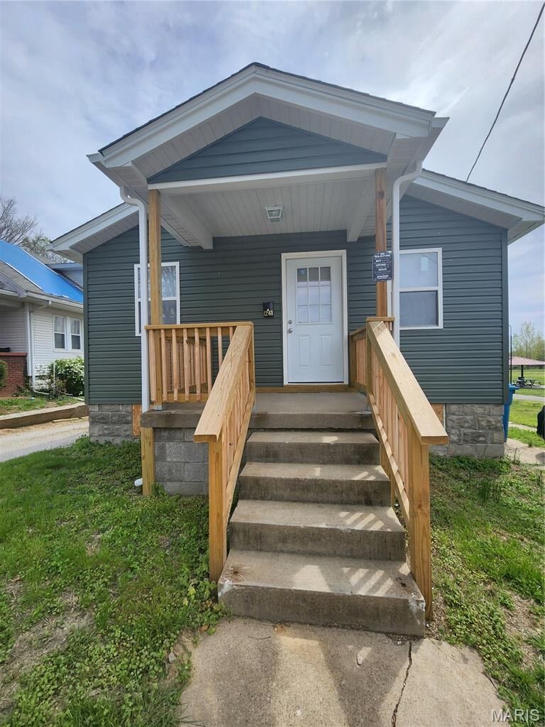 Property Photo: 1261 State Street IL 62002