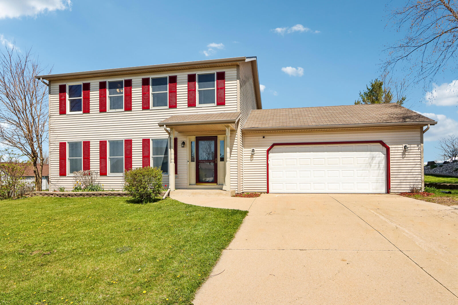 Property Photo:  1412 Stoneridge Dr  WI 53098 