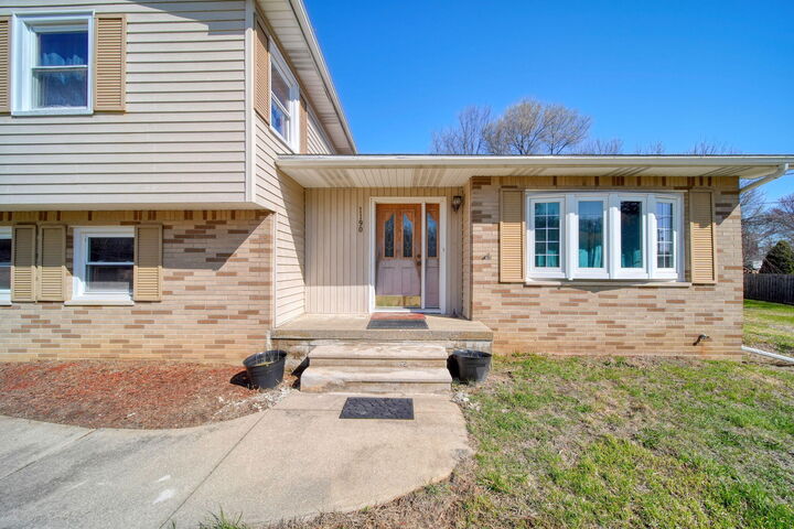 Property Photo: 1190 Ferndale Road MI 49201