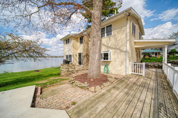 Property Photo:  425 Oakwood Avenue  MI 49234 