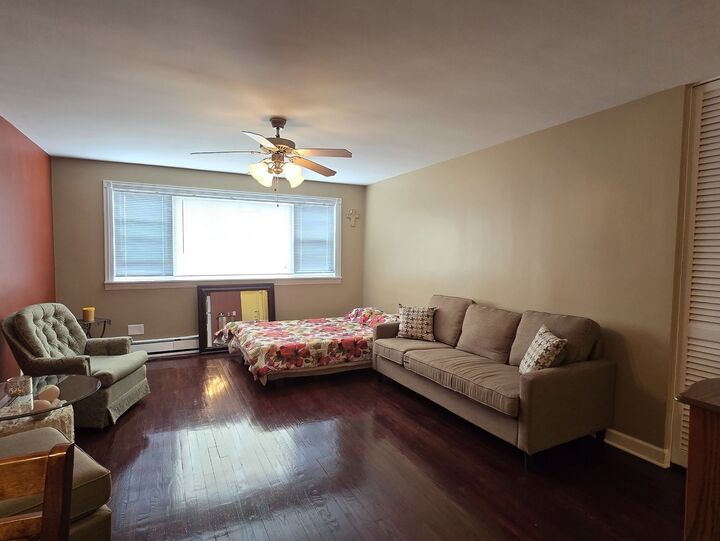 Property Photo:  2411 W Balmoral Avenue 3D  IL 60625 