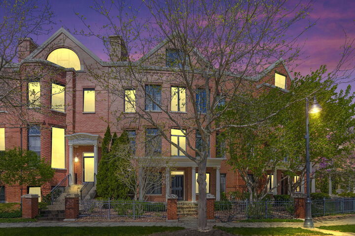 Property Photo:  1813 Admiral Court  IL 60026 