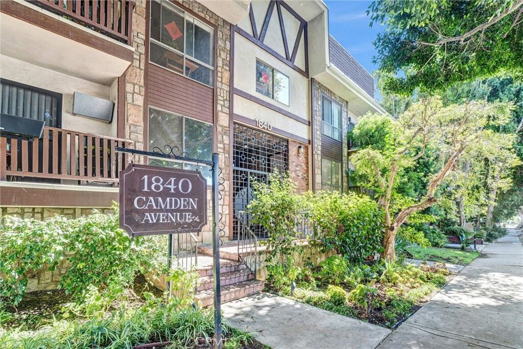 Property Photo:  1840 Camden 202  CA 90025 