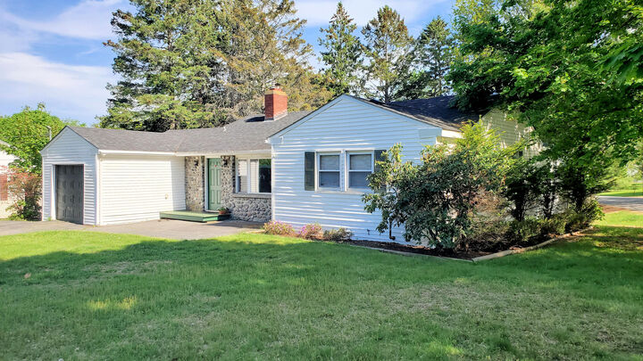 Property Photo:  24 Gilman Falls Avenue  ME 04468 