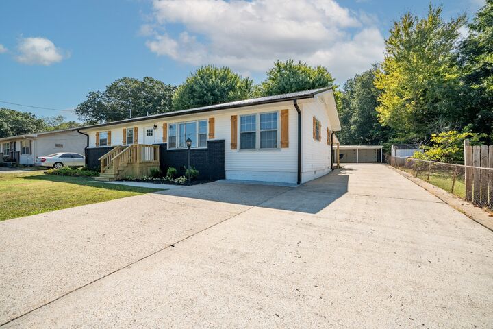 Property Photo: 530 N Main St TN 38469