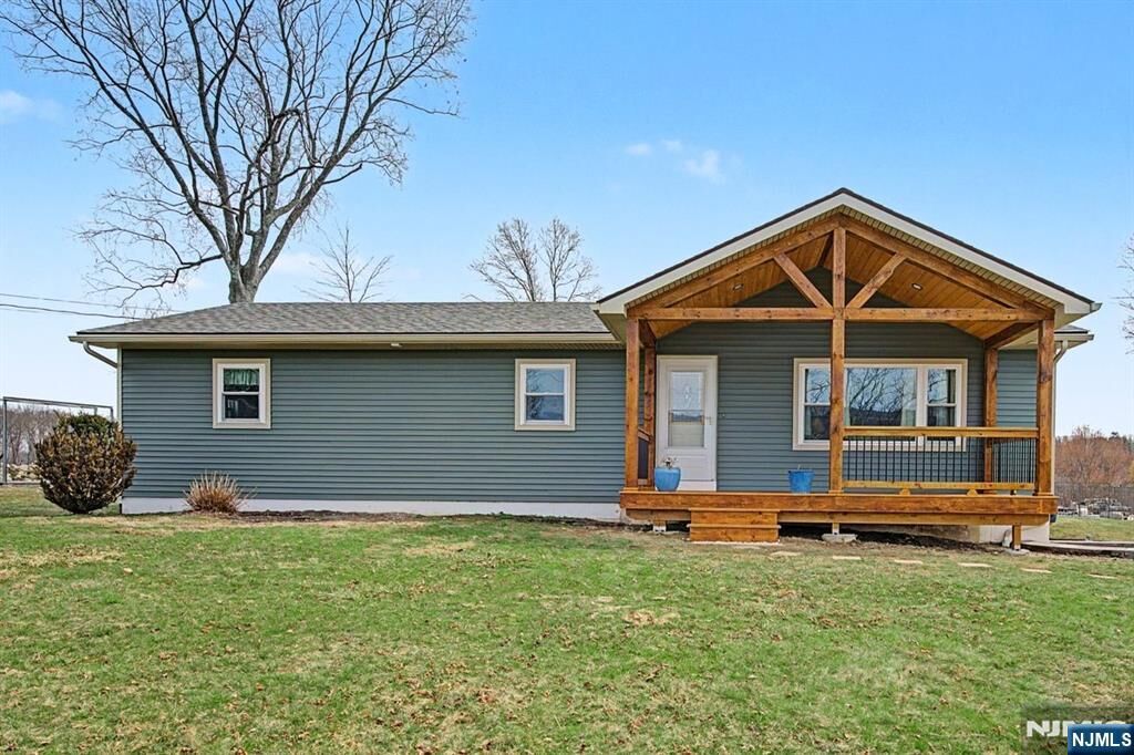 Property Photo:  120 Mudtown Road  NJ 07461 