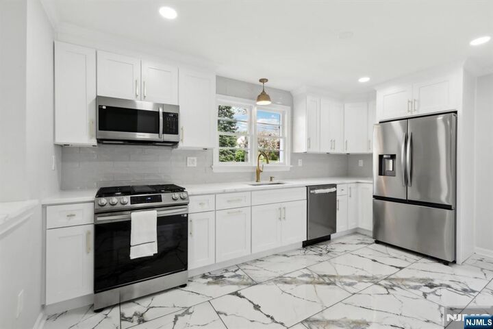 Property Photo:  8 Oak Street  NJ 07857 