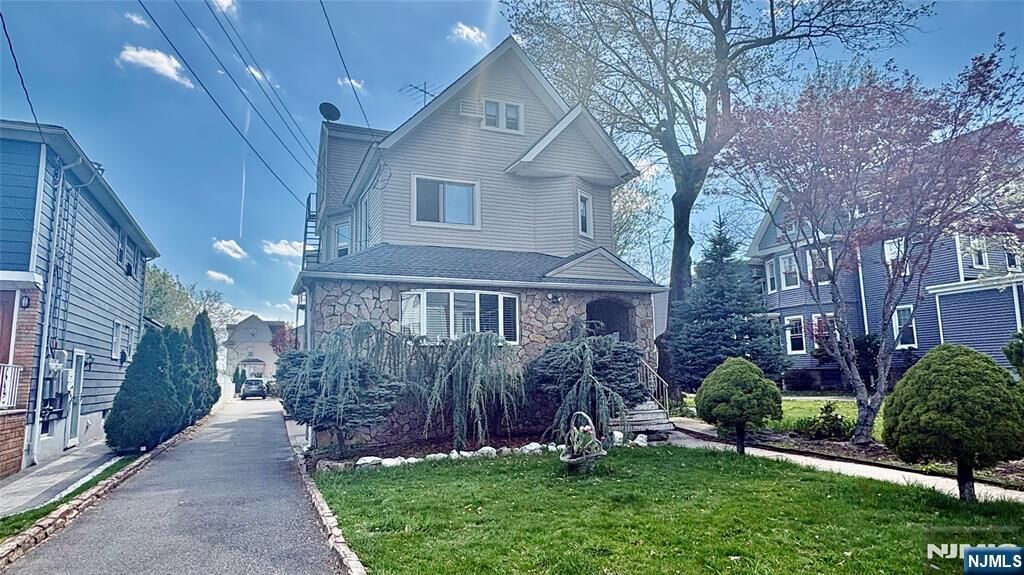 Property Photo:  52 New Lawn Avenue 2  NJ 07032 