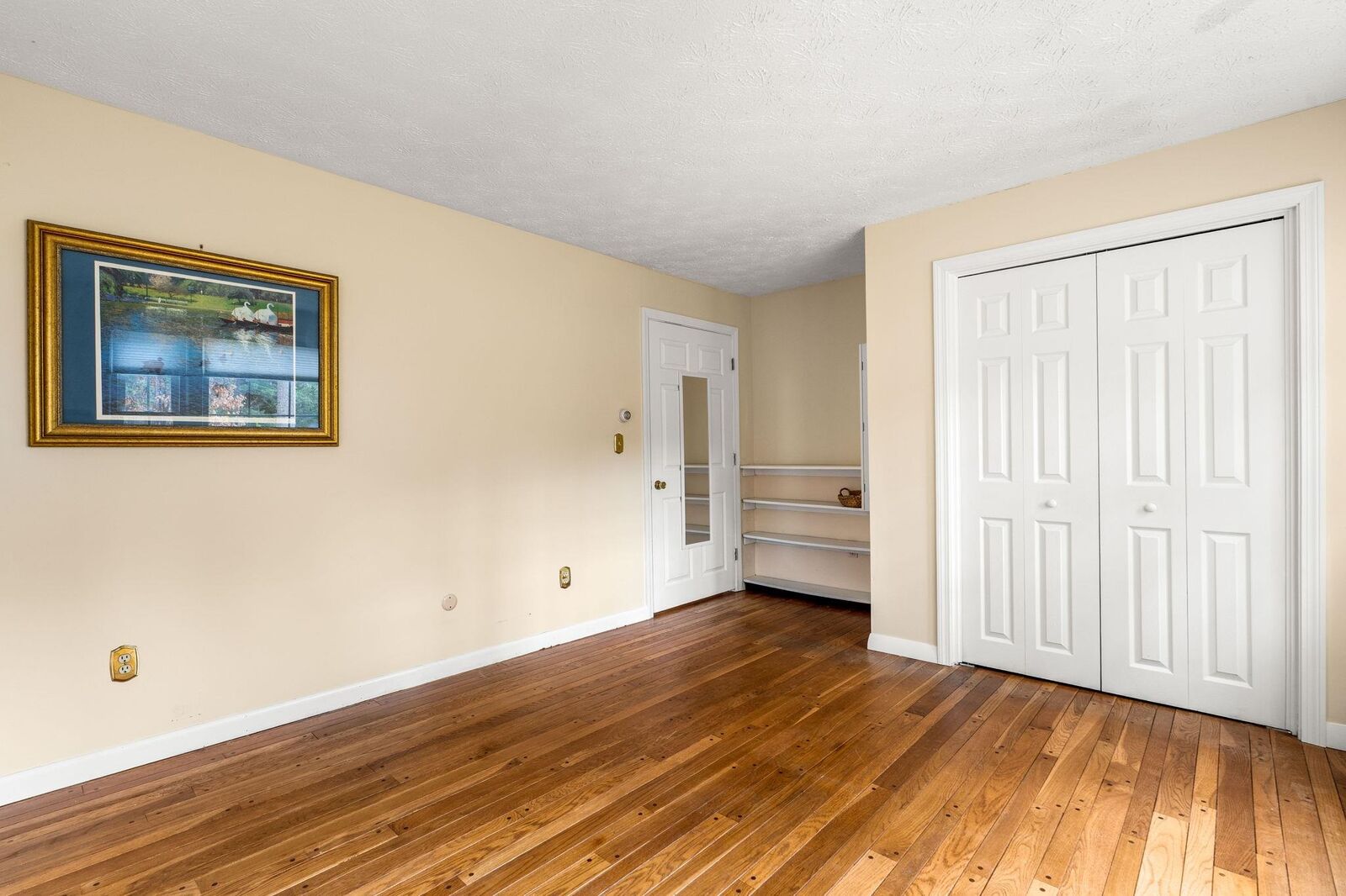Property Photo:  6 Sirod Road  NH 03087 