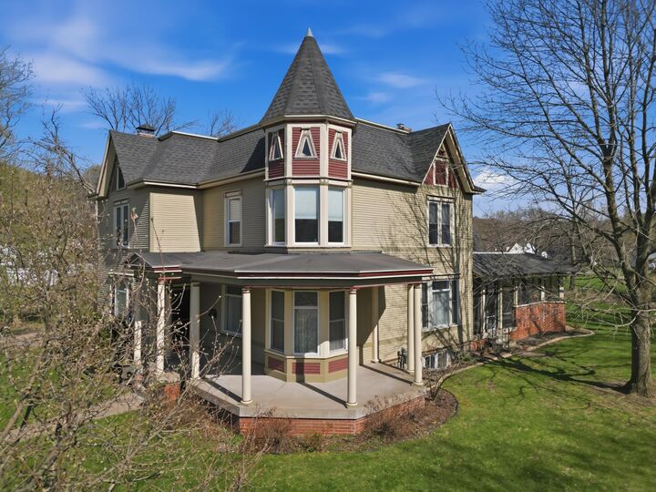 Property Photo:  435 Jefferson Street  WI 54701 