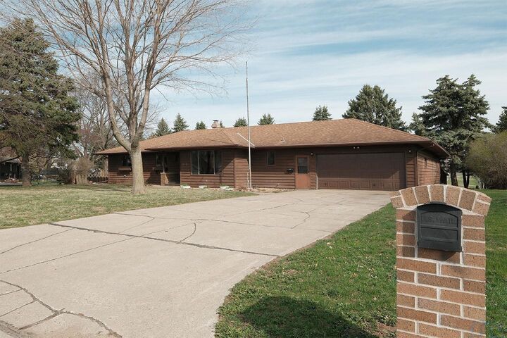 Property Photo: 242 12th Street SE IA 51250
