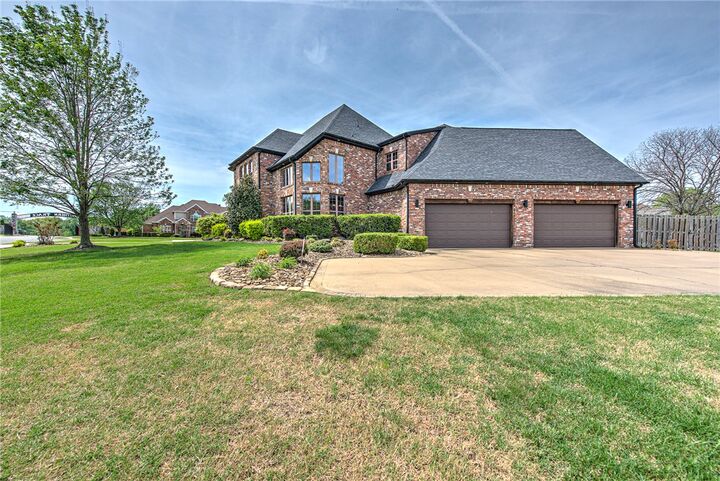 Property Photo:  1816 S 27th Place  AR 72758 