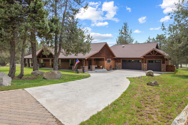 Property Photo:  1164 Paper Birch Way  OR 97601 