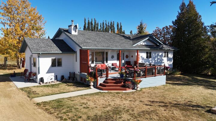 Property Photo:  120 Dominion Street  AB T0B 2M0 