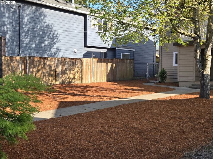 Property Photo:  1330 N Kilpatrick St  OR 97217 