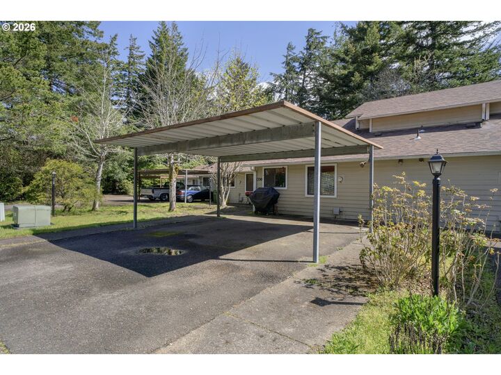 Property Photo: 1320 Spruce St OR 97439