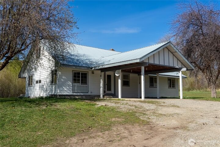 Property Photo:  20752  State Route 20  WA 98856 