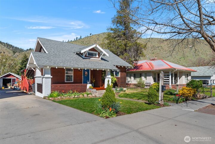 Property Photo:  417  Cottage Avenue  WA 98815 