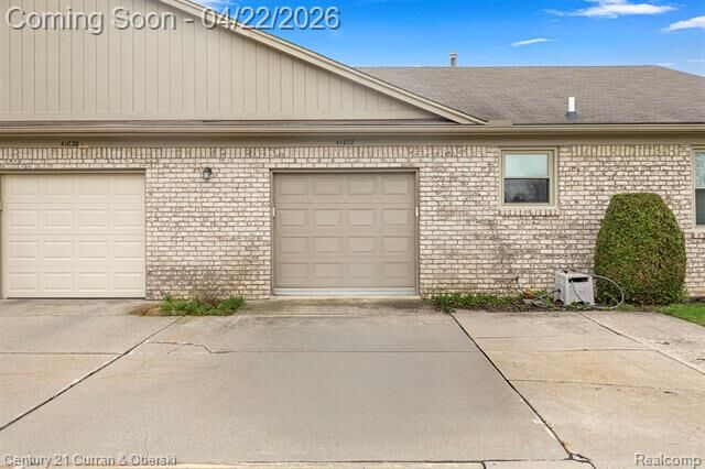 Property Photo:  41812 King Edward Court  MI 48038 