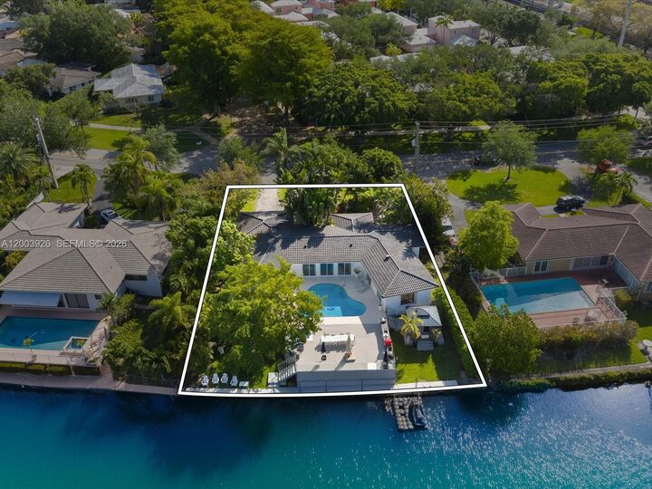 Property Photo:  5000 Riviera Dr  FL 33146 