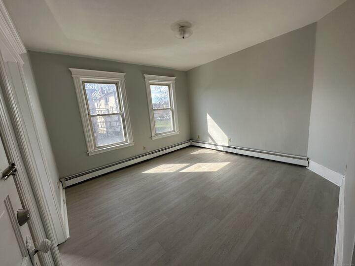 Property Photo:  18 South Whitney Street  CT 06106 