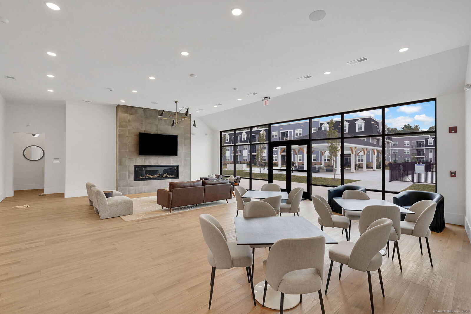 Property Photo:  280 Salmon Brook Street 6109  CT 06035 