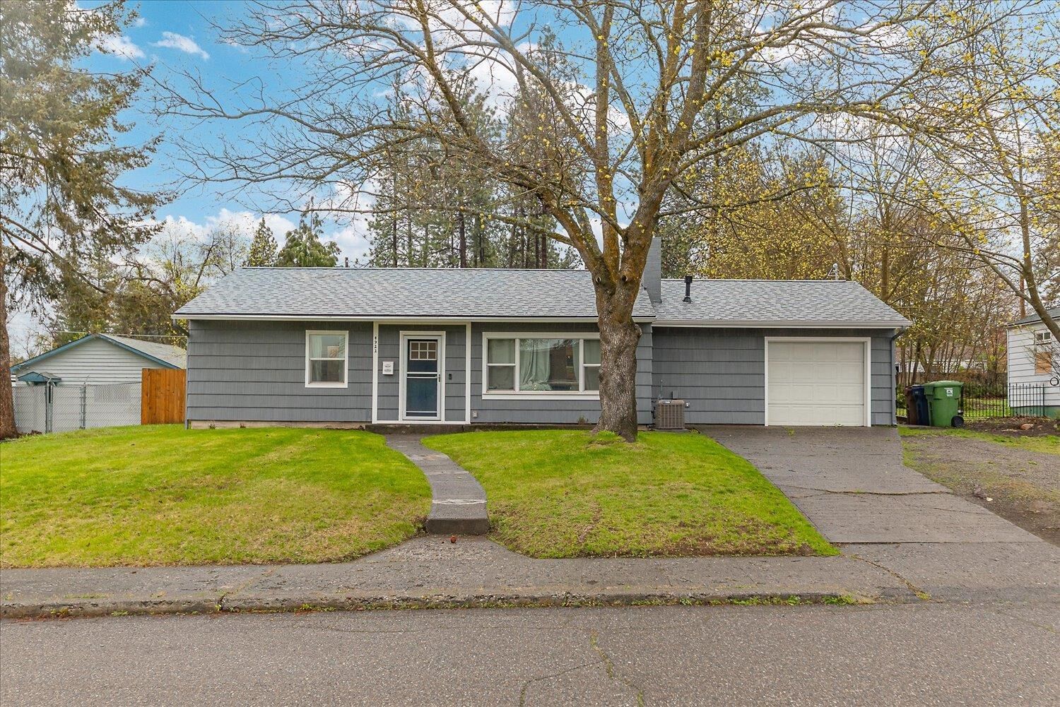 Property Photo: 4922 N Daisy Pl WA 99205