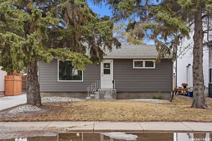 Property Photo:  107 Evans Street  SK S7N 2B1 