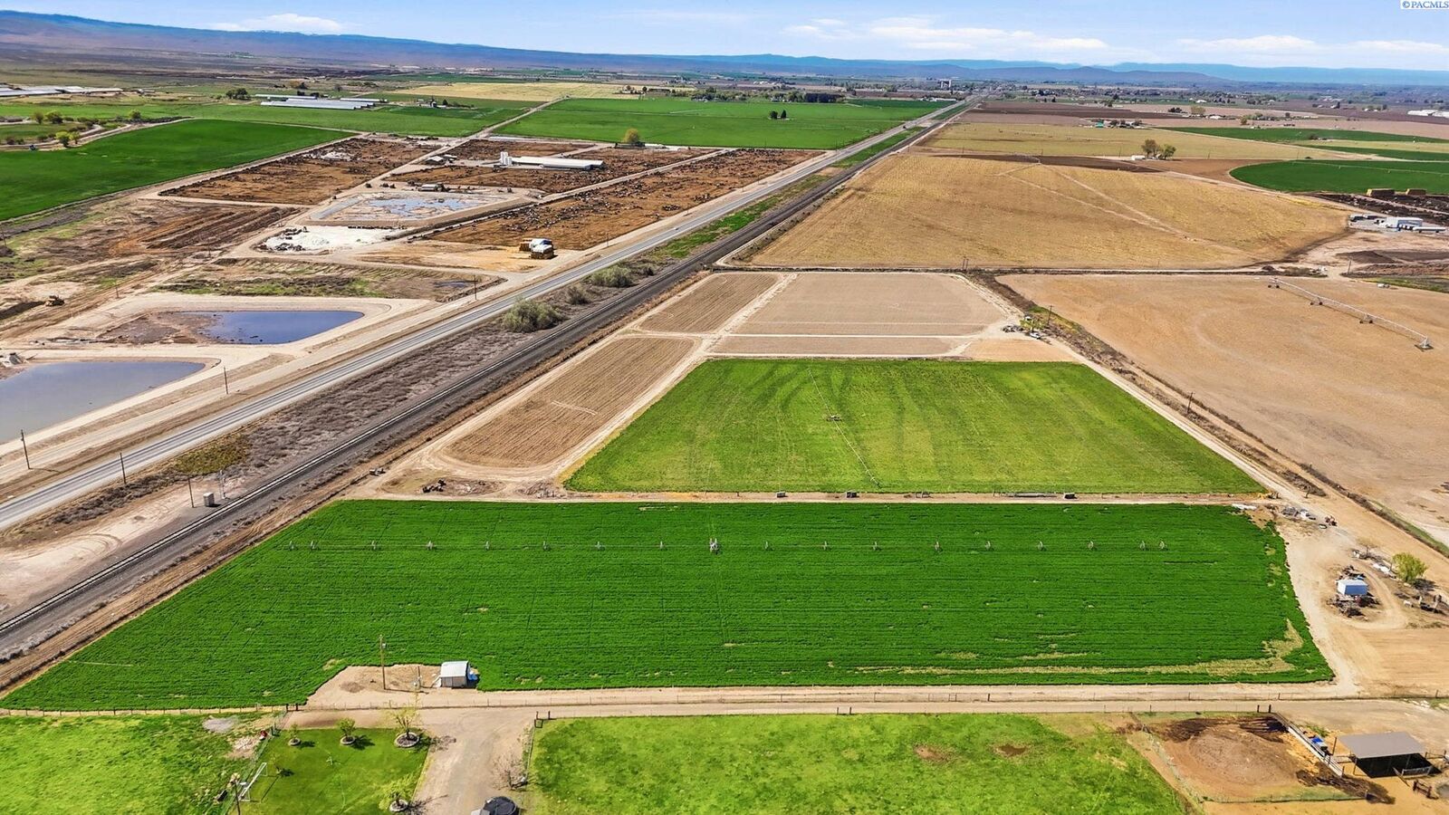 Property Photo:  Nka Bus Rd  WA 98935 