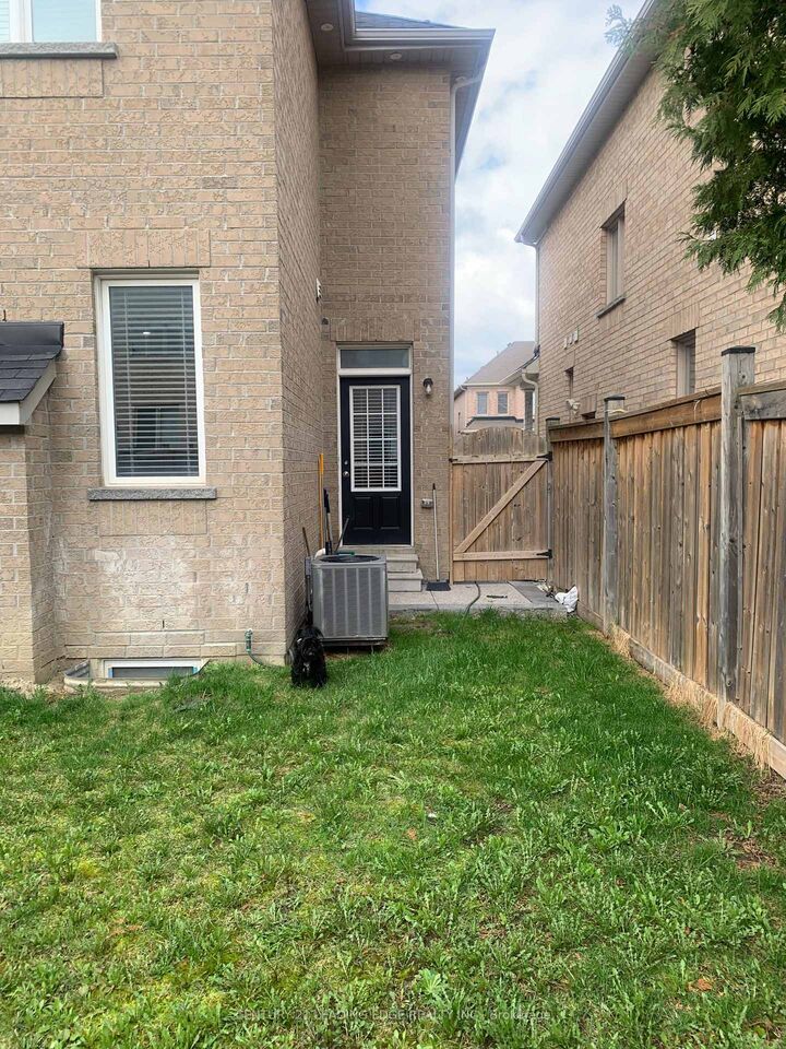 Property Photo: 70 Campwood Crescent ON L6P 0W8