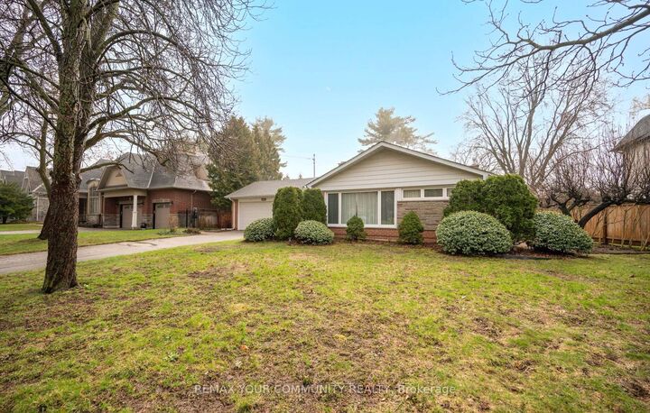 Property Photo: 628 Shenandoah Drive ON L5H 1V9