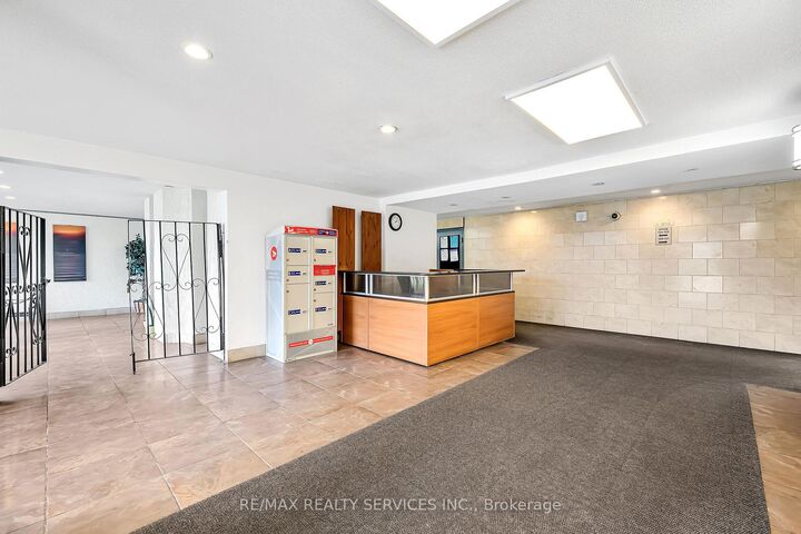 Property Photo:  180 Markham Road 1701  ON M1M 2Z9 