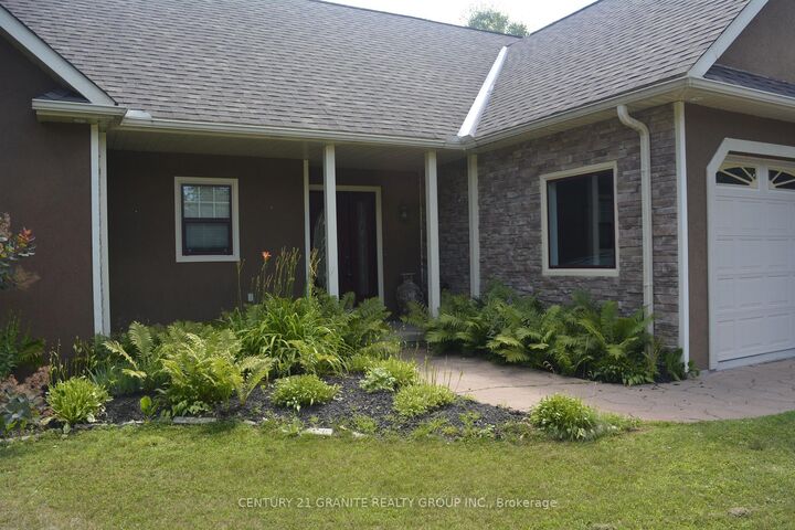 Property Photo: 52 Nicklaus Drive ON K0L 1C0