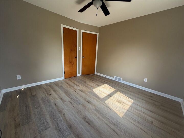 Property Photo:  2467 Allender Ave  PA 15220 