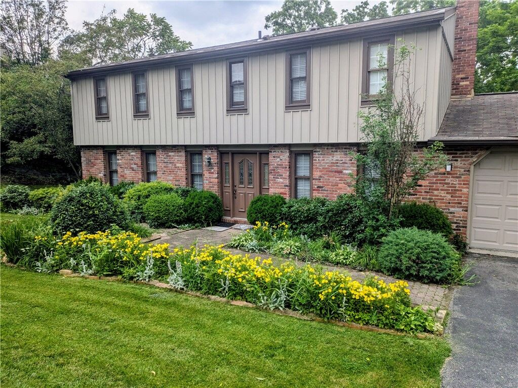 Property Photo:  1677 Hathaway Ln  PA 15241 