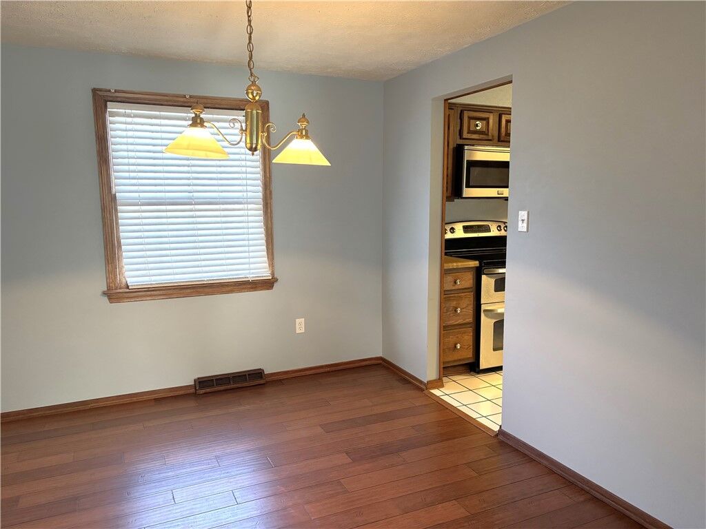 Property Photo:  1677 Hathaway Ln  PA 15241 