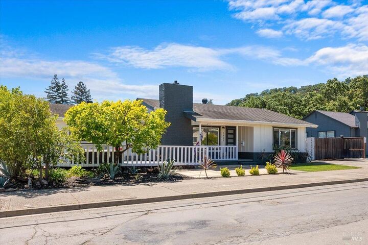 Property Photo:  2901 Laurel Street  CA 94558 