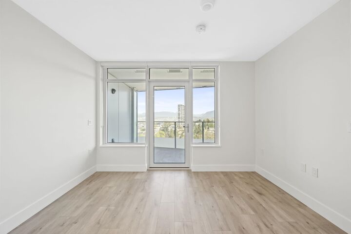 Property Photo: 10428 Whalley Boulevard 1607 BC V3T 0W2