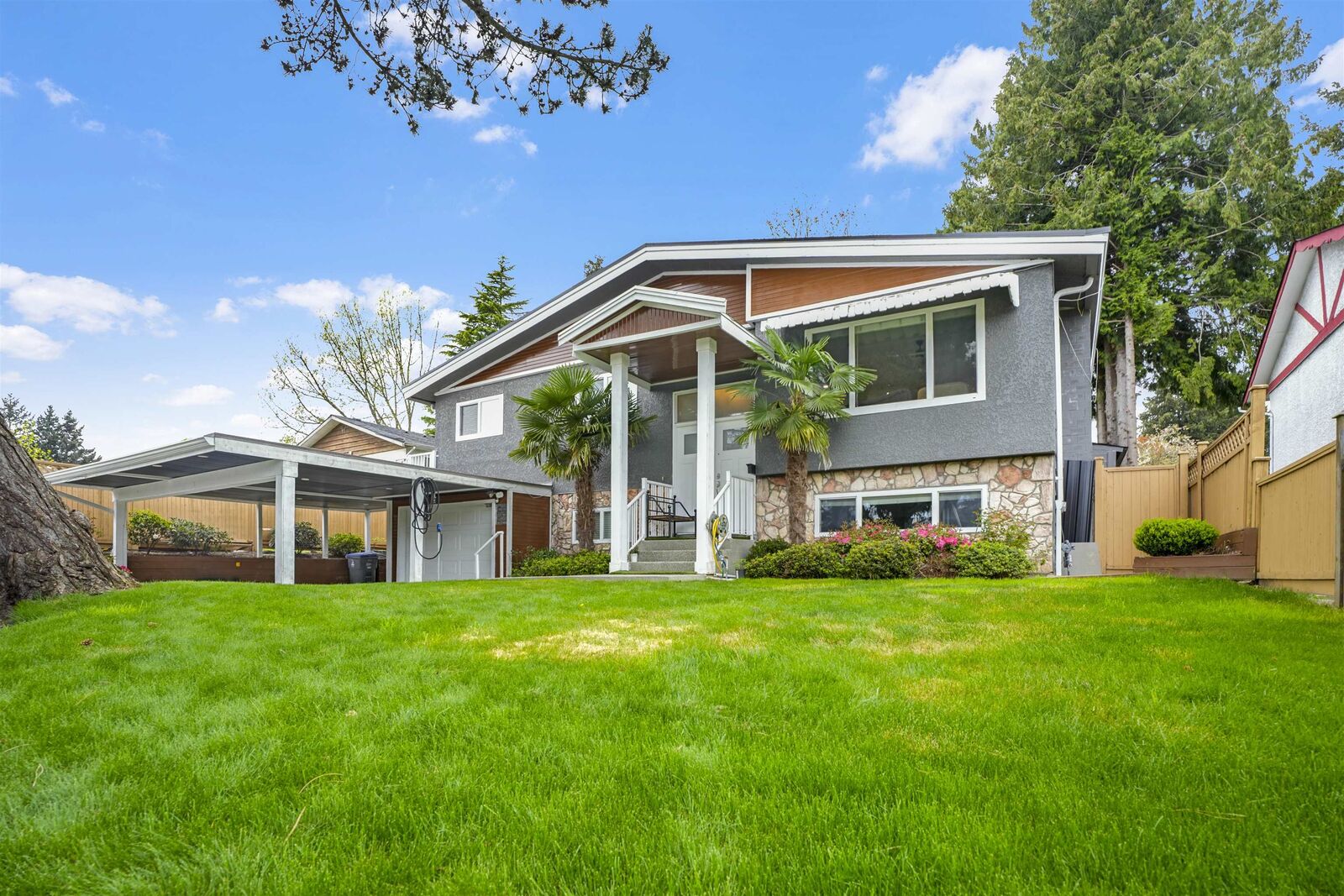 Photo de la propriété:  9027 Prince Charles Boulevard  BC V3V 1R7 