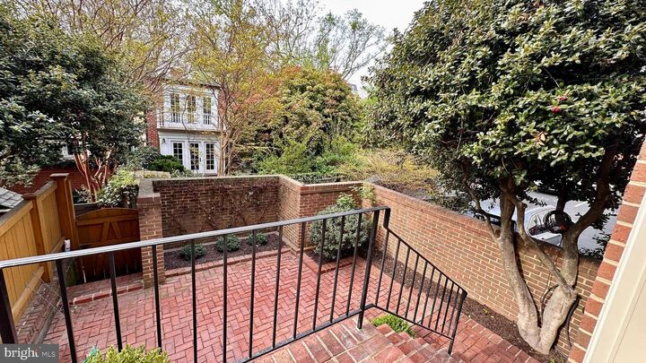 Property Photo:  418 N Saint Asaph Street N  VA 22314 