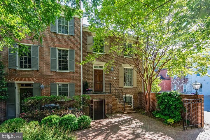 Property Photo:  418 N Saint Asaph Street N  VA 22314 