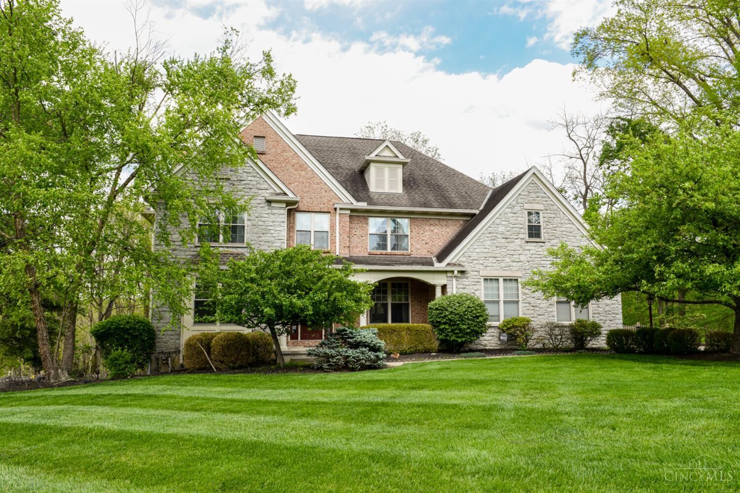 Property Photo:  8592 Concord Hills Circle  OH 45243 