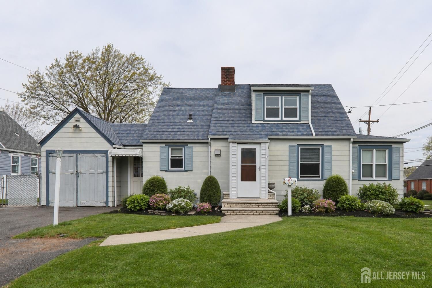 Property Photo:  2 Mohawk Drive  NJ 07016 